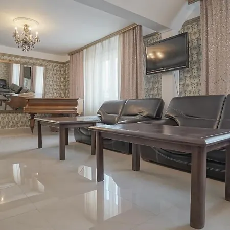 Гостьовий будинок Monique By Cn2i Luxury 3*